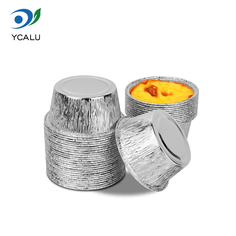 Jednorazowa okrągła taca na ciasto w kolorze srebrnym. Pojemniki z folii aluminiowej Jednorazowa okrągła taca na ciasto w kolorze srebrnym. Pojemniki z folii aluminiowej