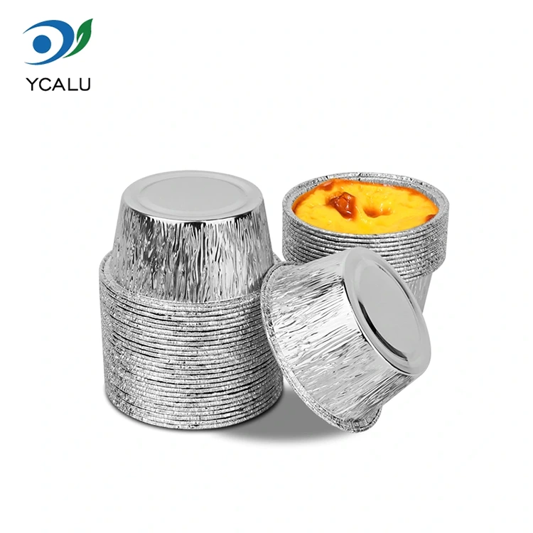 Jednorazowa okrągła taca na ciasto w kolorze srebrnym. Pojemniki z folii aluminiowej Jednorazowa okrągła taca na ciasto w kolorze srebrnym. Pojemniki z folii aluminiowej