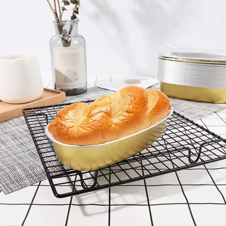 Owalne kolorowe pojemniki na aluminiowe folii